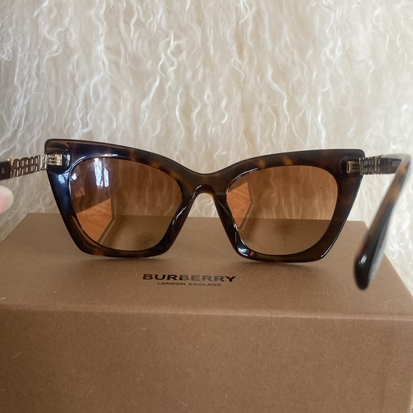 BURBERRY Logo Detail Cat Eye Frame Sunglasses Tortoiseshell main image 11